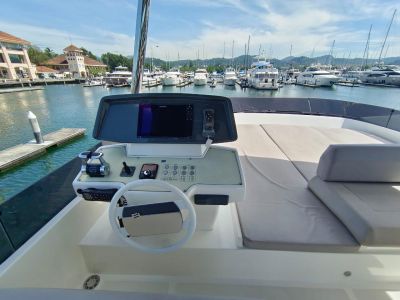 FERRETTI 670 2020