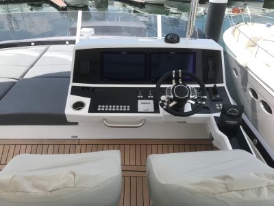 SUNSEEKER 70 2021